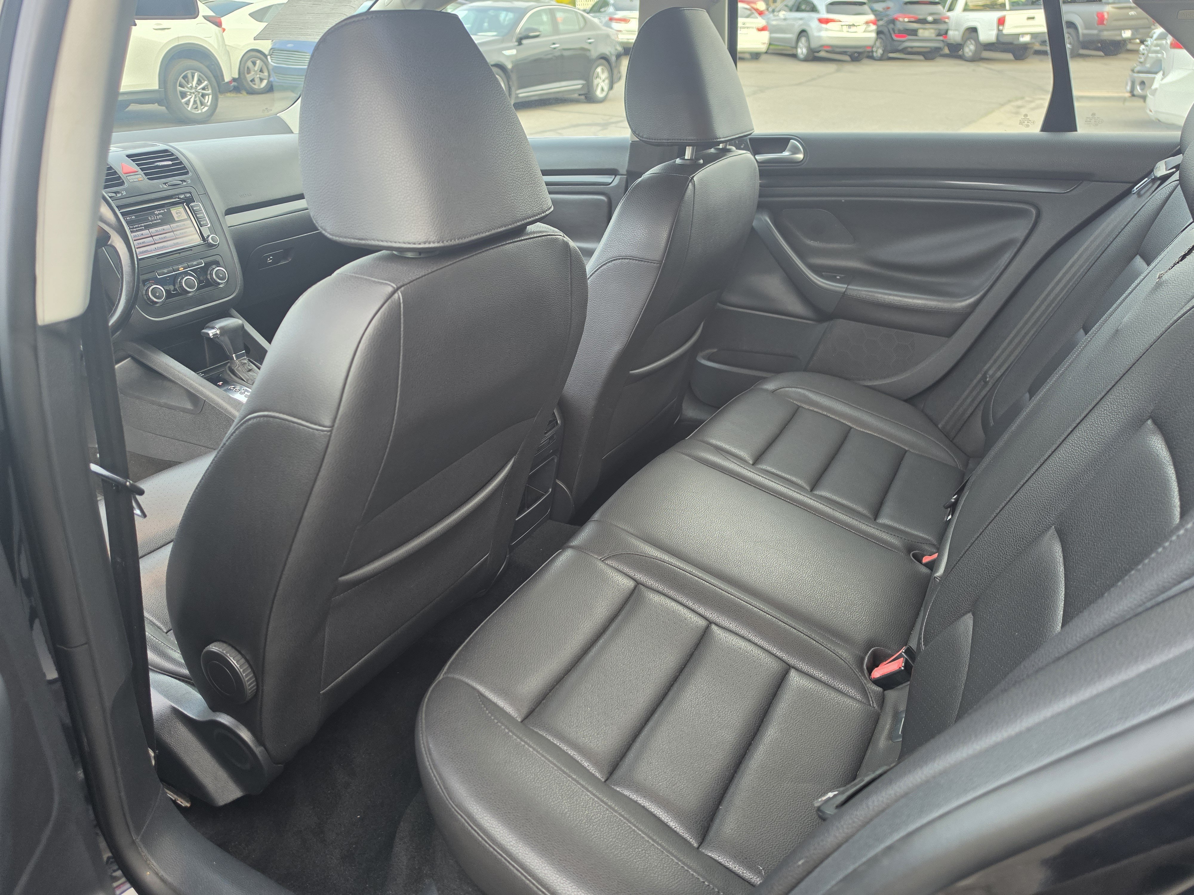 Used 2010 Volkswagen Jetta SE FWD image 17