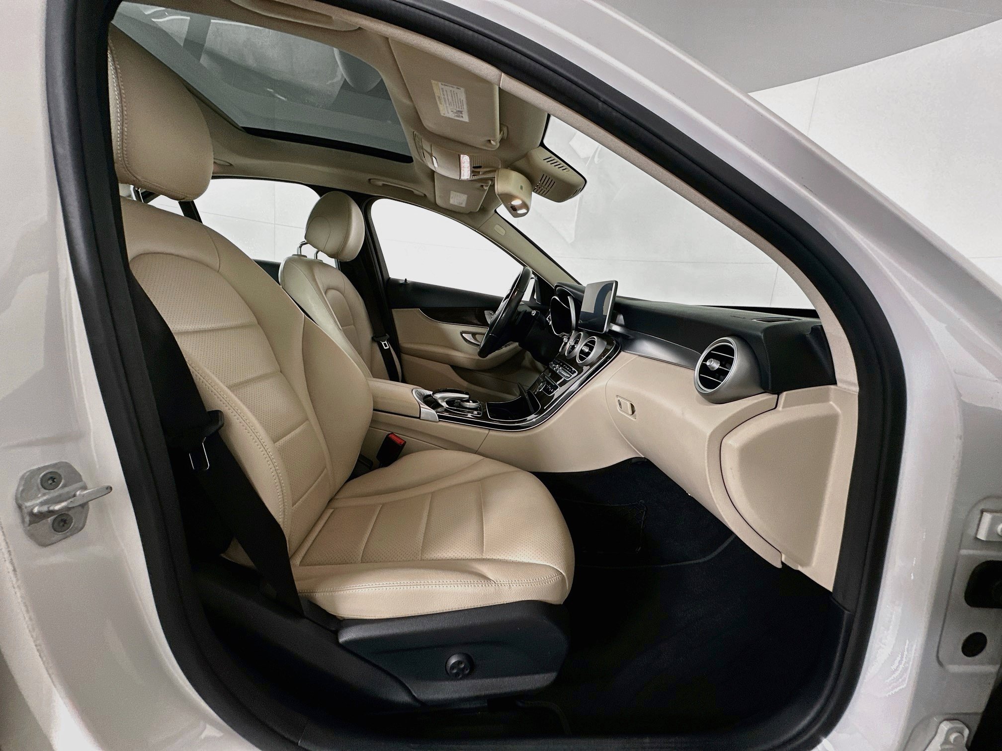 Used 2016 Mercedes-Benz C 300 4MATIC Sedan image 31