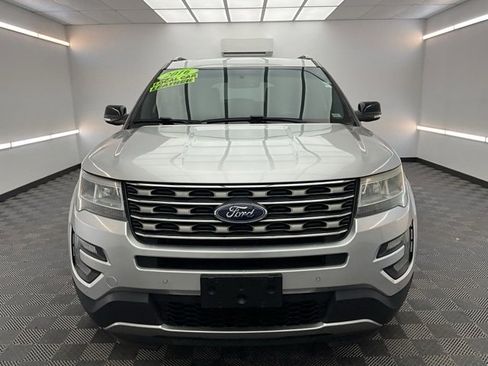 Used 2016 Ford Explorer XLT w/ Equipment Group 202A image 2