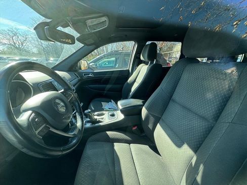 Used 2020 Jeep Grand Cherokee Laredo image 7