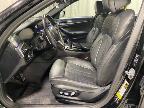 Used 2021 BMW M550i xDrive w/ Executive Package image 19