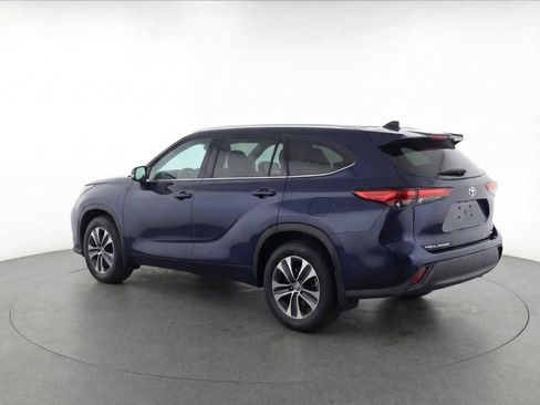 Used 2022 Toyota Highlander XLE image 5