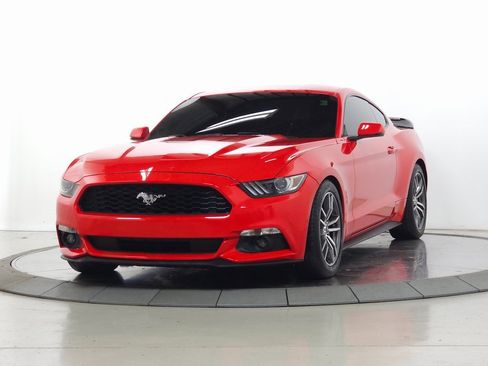 Used 2016 Ford Mustang Premium image 4