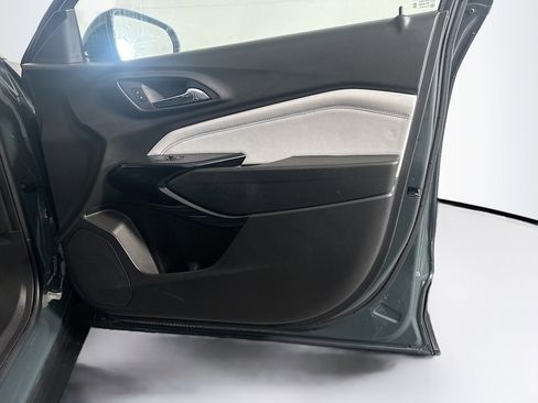 Used 2025 Chevrolet Trax LT image 31