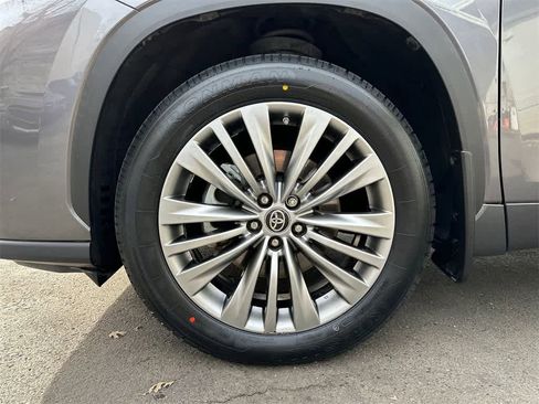 Used 2021 Toyota Highlander Platinum image 8