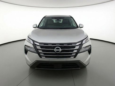 Used 2025 Nissan Rogue SV FWD image 2