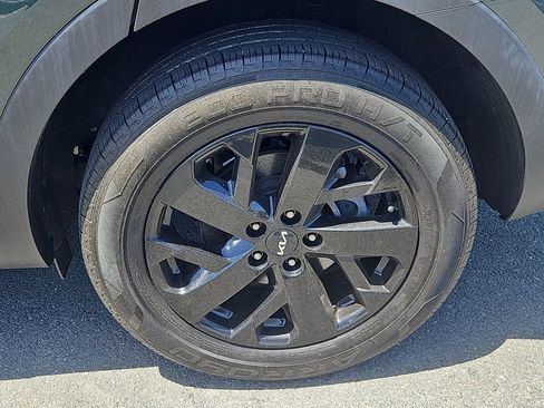 Certified 2022 Kia Sorento S w/ Panoramic Sunroof Package AWD/4WD image 8