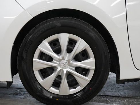 Used 2018 Toyota Corolla L FWD image 31