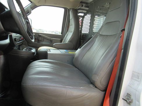 Used 2016 Chevrolet Express 2500 RWD image 28