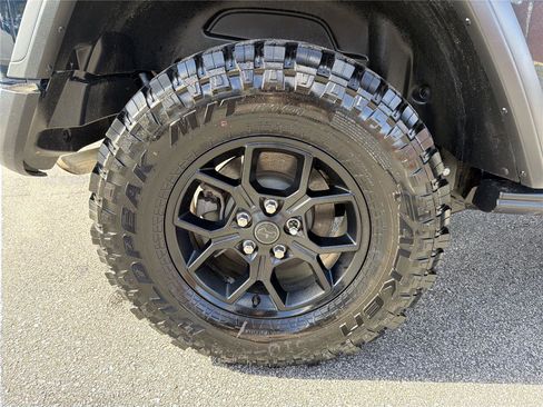 Used 2025 Jeep Wrangler Willys image 18