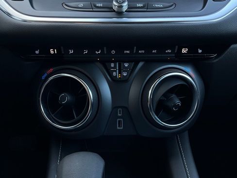 Used 2025 Chevrolet Blazer LT image 25