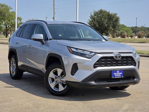 Used 2025 Toyota RAV4 XLE FWD image 2