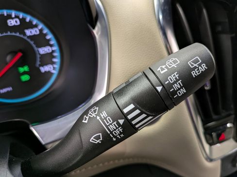 Used 2022 Chevrolet Traverse LS image 18