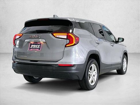 Used 2023 GMC Terrain SLE FWD image 2