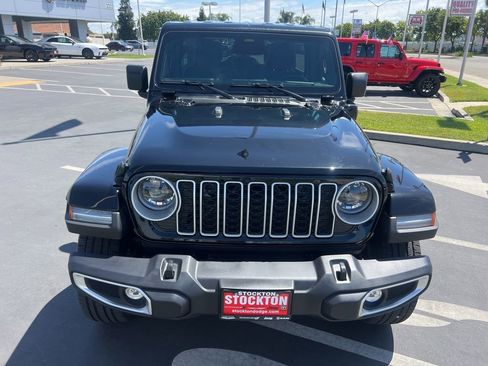 Used 2025 Jeep Wrangler Unlimited Sahara AWD/4WD image 7