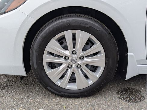 Used 2025 Nissan Sentra S FWD image 9