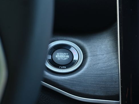 Used 2023 Jeep Grand Cherokee Limited image 32