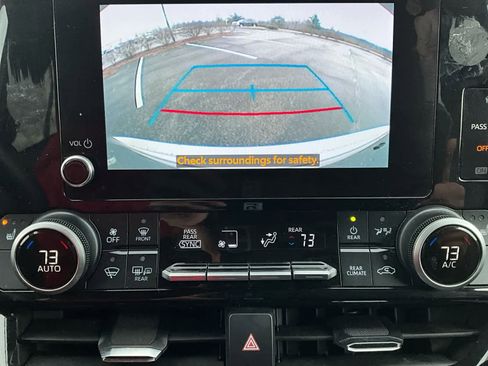 Used 2024 Toyota Highlander XLE image 18