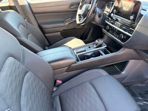 Certified 2025 Nissan Pathfinder SV FWD image 10