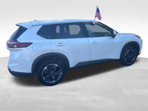 Used 2024 Nissan Rogue SV AWD/4WD image 32