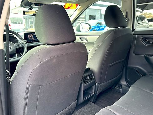 Used 2024 Nissan Rogue S image 17