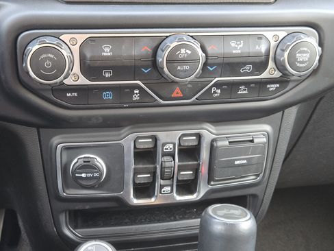 Used 2023 Jeep Wrangler Unlimited Sahara image 22