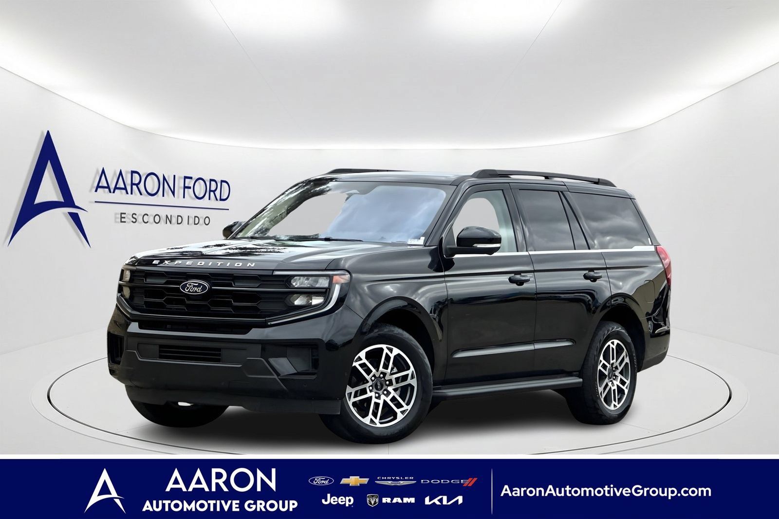 Used 2025 Ford Expedition Active AWD/4WD image 1