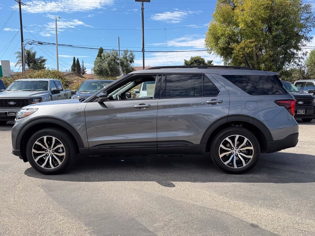 Certified 2025 Ford Explorer ST-Line AWD/4WD image 5