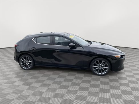 Used 2019 MAZDA MAZDA3 Hatchback w/ Preferred Package FWD image 3