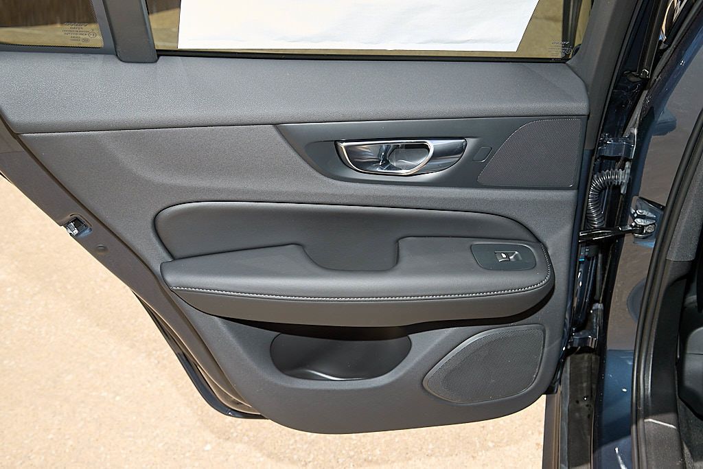 New 2026 Volvo V60 B5 Cross Country Plus w/ Climate Package AWD/4WD image 18