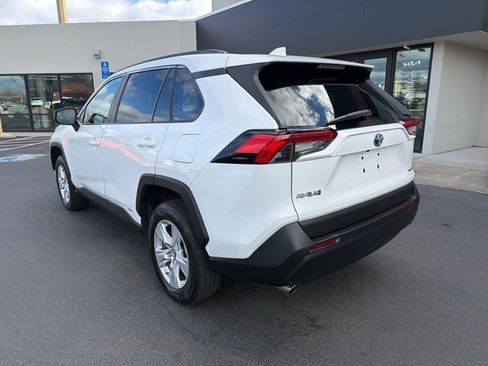 Used 2021 Toyota RAV4 LE image 8