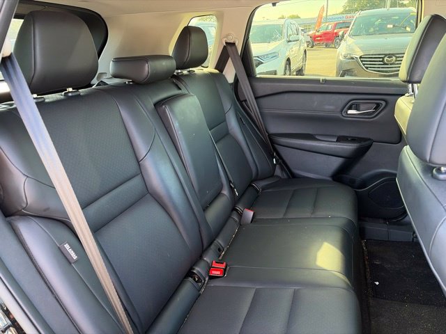 Used 2024 Nissan Rogue SV w/ SV Premium Package FWD image 17