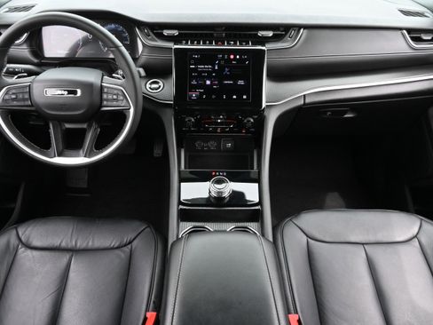 Used 2024 Jeep Grand Cherokee L Laredo w/ Luxury Tech Group I image 16