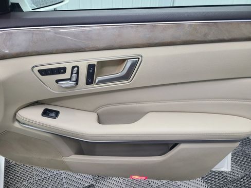Used 2014 Mercedes-Benz E 350 4MATIC Sedan image 40