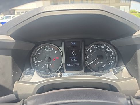 Used 2016 Toyota Tacoma TRD Off-Road w/ Premium & Technology Package RWD image 6
