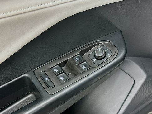 Used 2025 Volkswagen Taos SE AWD/4WD image 15