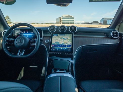 Certified 2025 Mercedes-Benz GLC 350e 4MATIC image 18
