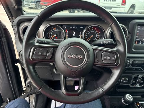 Certified 2022 Jeep Gladiator Sport AWD/4WD image 15