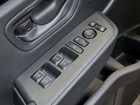 Used 2025 Honda Pilot TrailSport image 17
