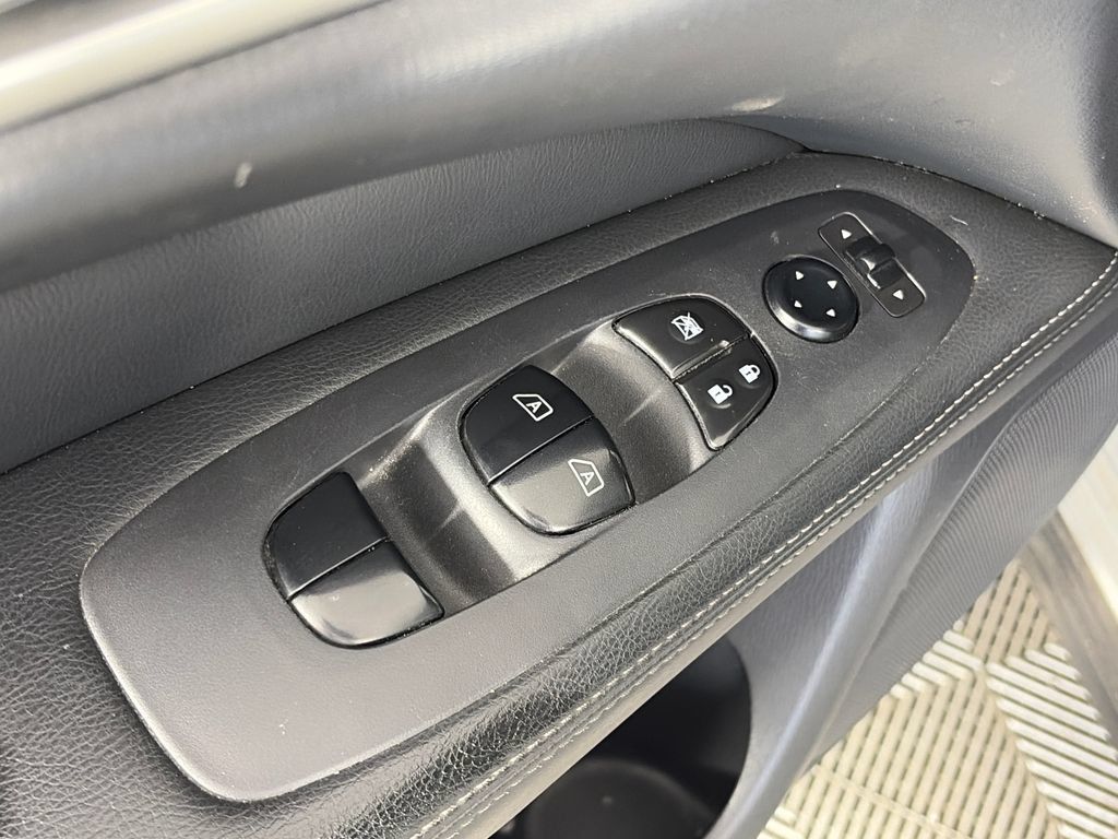 Used 2016 Nissan Pathfinder Platinum AWD/4WD image 25
