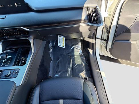 Used 2025 MAZDA CX-90 Plug-In Hybrid w/ Premium Plus image 18