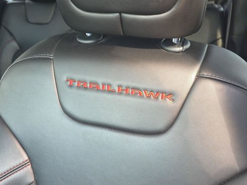 Used 2019 Jeep Cherokee Trailhawk w/ Comfort/Convenience Group AWD/4WD image 13