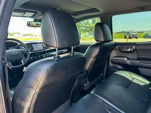Used 2020 Toyota Tacoma TRD Off-Road w/ TRD Premium Off Road Package AWD/4WD image 18