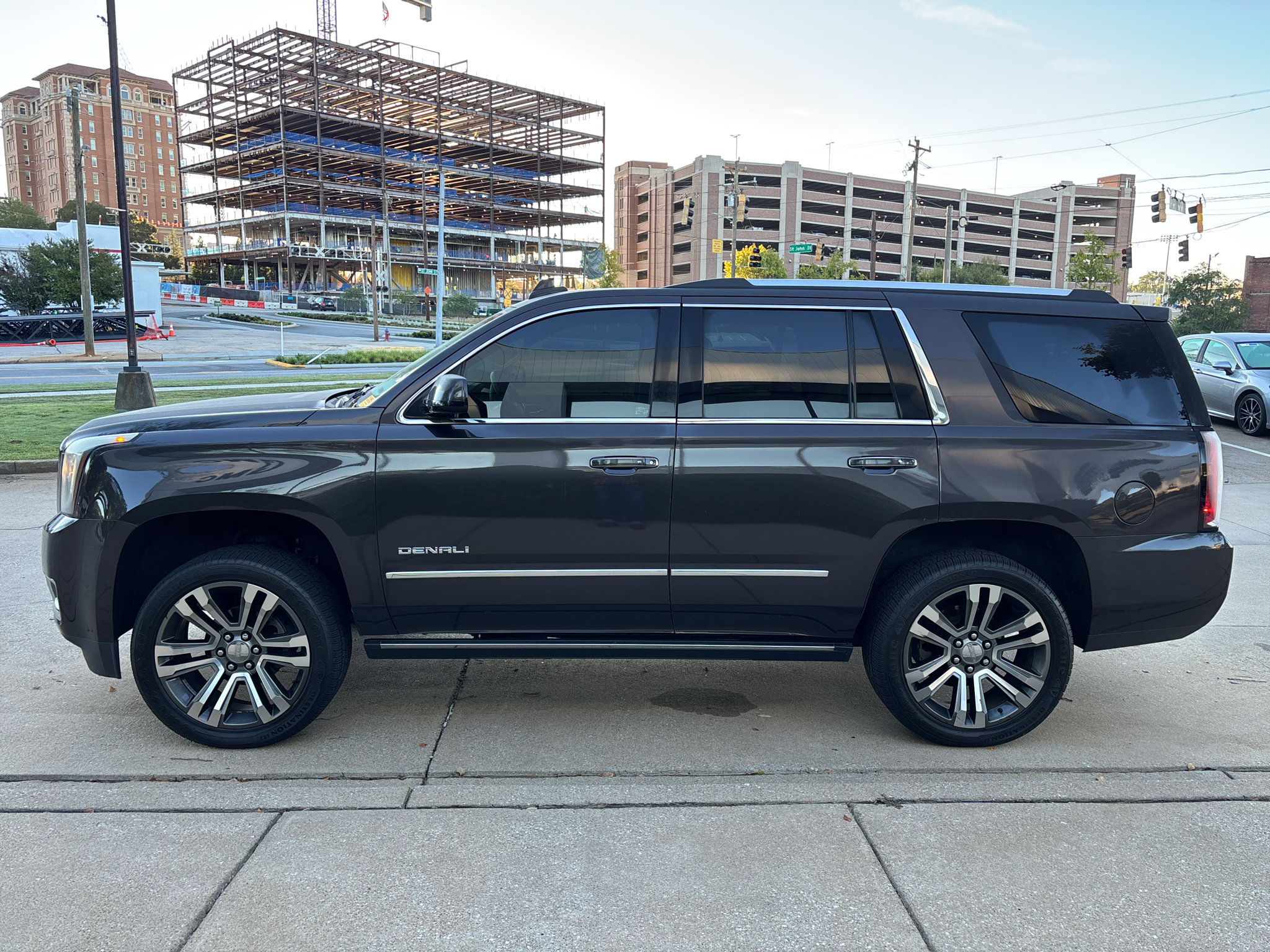 Used 2018 GMC Yukon Denali w/ Denali Ultimate Package RWD image 5