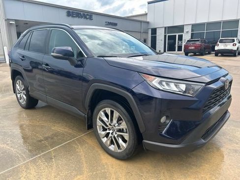 Used 2021 Toyota RAV4 XLE Premium FWD image 2