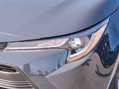 Used 2025 Toyota Corolla LE FWD image 12