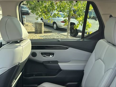 Used 2025 Honda Pilot Touring image 28