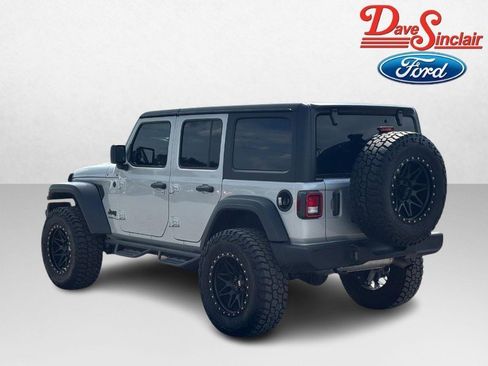 Used 2024 Jeep Wrangler Unlimited Sport AWD/4WD image 9