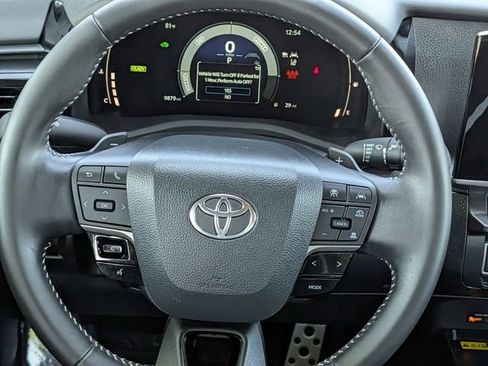 Used 2025 Toyota Camry SE FWD image 12