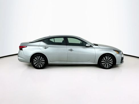 Used 2023 Nissan Altima 2.5 SV FWD image 8